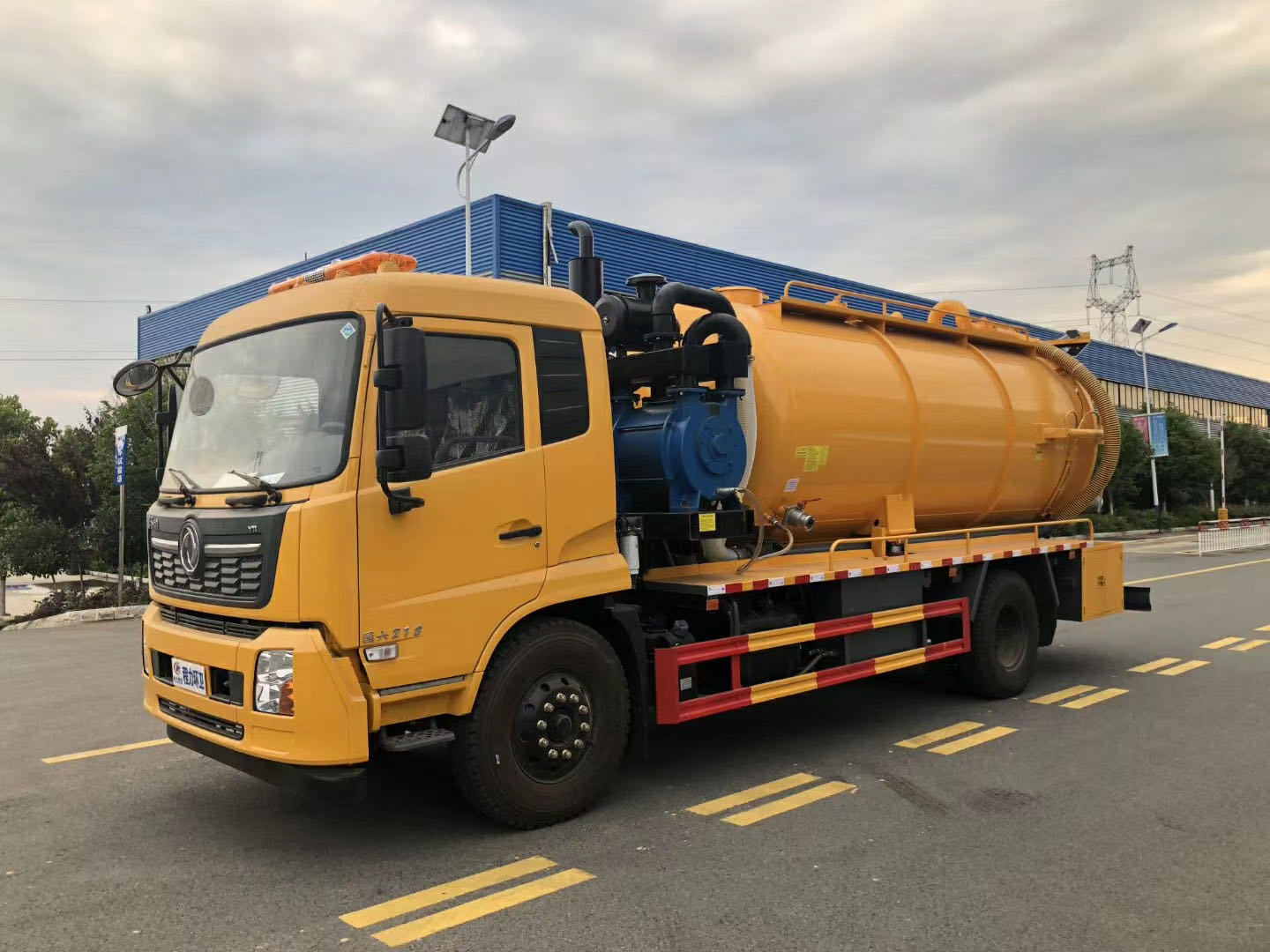 東風天錦15方清洗吸污車實力究竟幾何？