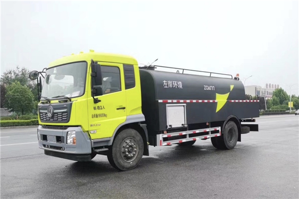 東風路面高壓清洗車洗掃車掃路車助力城市清潔“保衛戰”