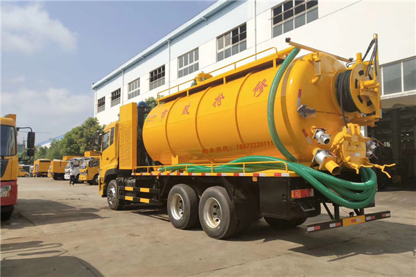 不要做口頭上的巨人，要做行動(dòng)上的領(lǐng)跑者——程力東風(fēng)天龍清洗吸污車