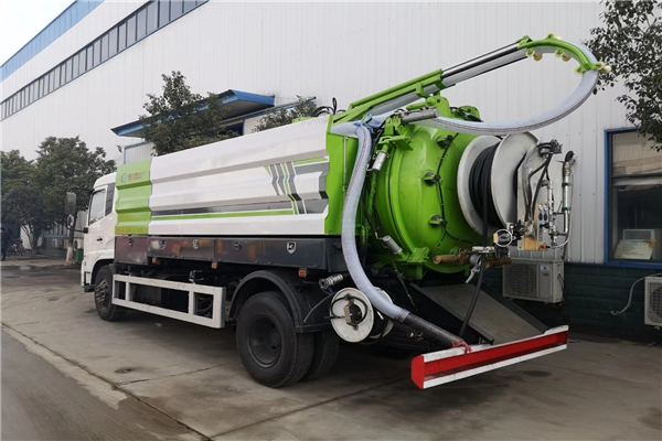 程力多功能高壓清洗吸污車一車兩用，省錢省力，經(jīng)濟(jì)劃算