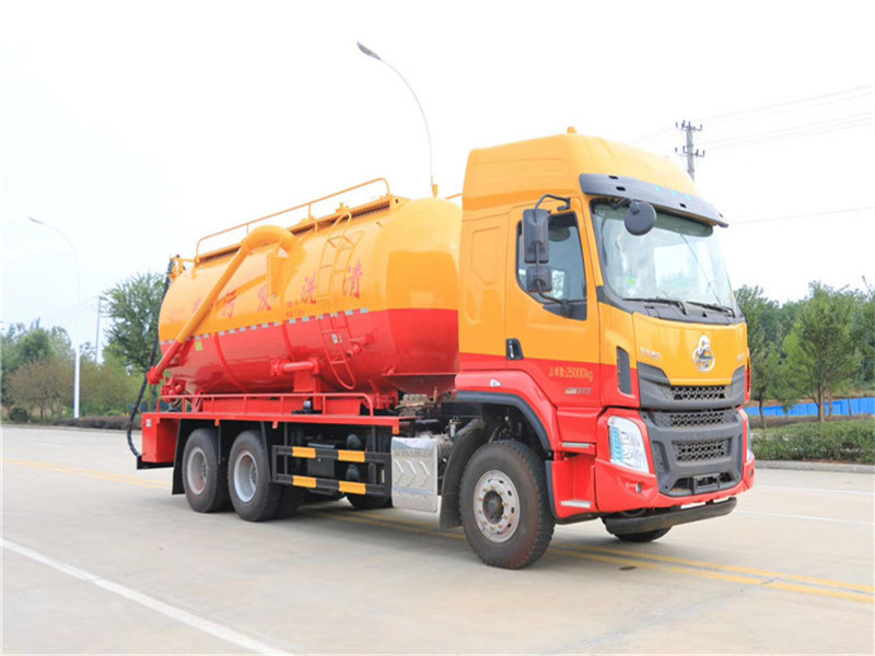 上黃牌的東風凱普特K7國六清洗吸污車操作簡便，性能良好