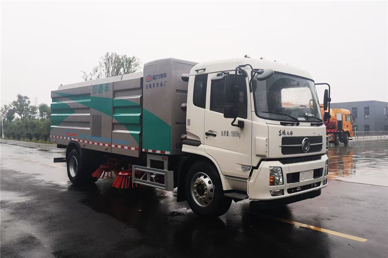 東風天錦掃路車工藝比較精湛,性價比超級高的環衛專用車型