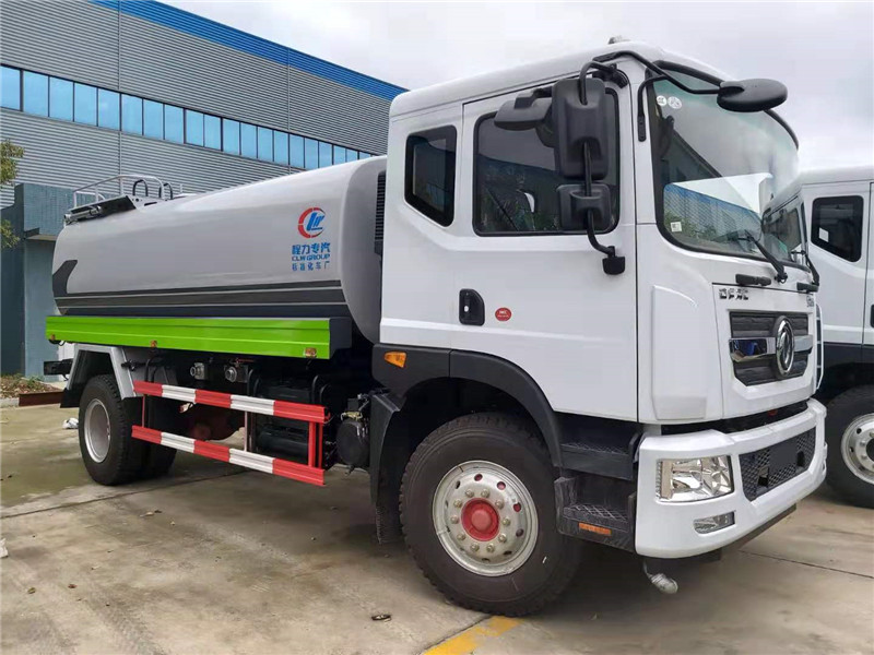 東風(fēng)多利卡噴灑車廣泛應(yīng)用于公路、運(yùn)動(dòng)場地的保濕、降溫