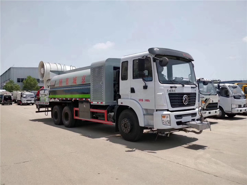 東風(fēng)153后雙橋噴霧降塵車(chē)功力強(qiáng)、射程遠(yuǎn)、穿透力強(qiáng)、霧粒附著力強(qiáng)