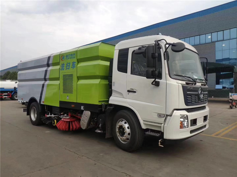 東風(fēng)5噸掃路車(chē)采用副發(fā)動(dòng)機(jī)專(zhuān)門(mén)驅(qū)動(dòng)風(fēng)機(jī)和液壓系統(tǒng)，可繼續(xù)工作