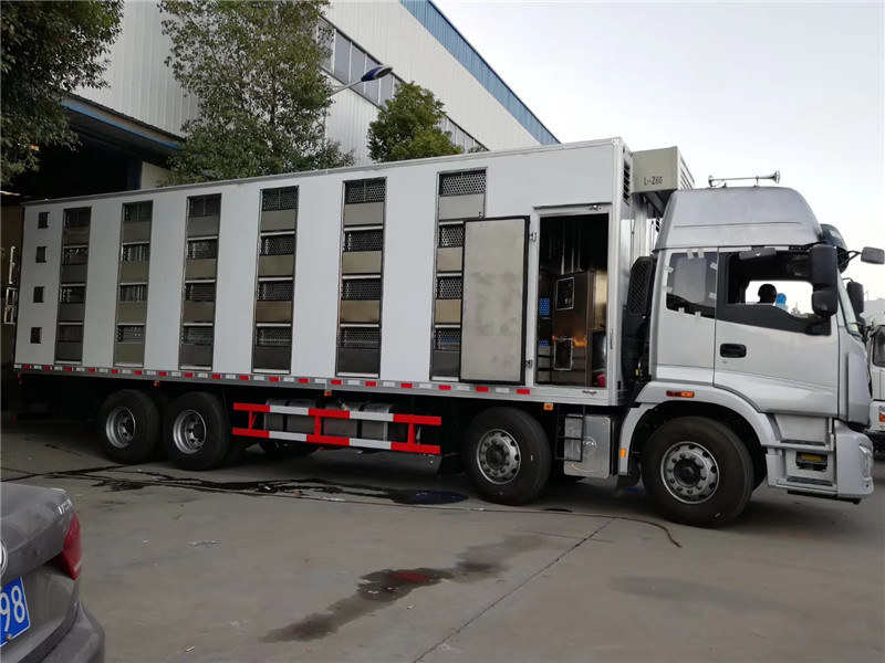 東風天龍散裝飼料運輸車罐體采用特種軸承鏈接，高效穩定破碎率低