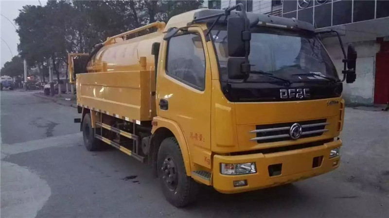 國六福瑞卡高壓清洗吸污車罐體帶舉升，后蓋為液壓開啟