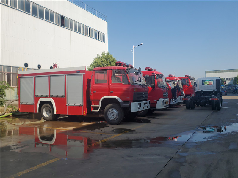 東風多功能國六8噸消防灑水車機動靈活、操控性好、維修簡便