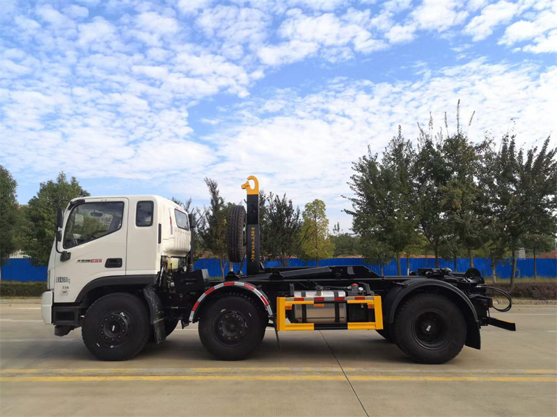 福田瑞沃大金剛3軸鉤臂垃圾車持續熱銷中！