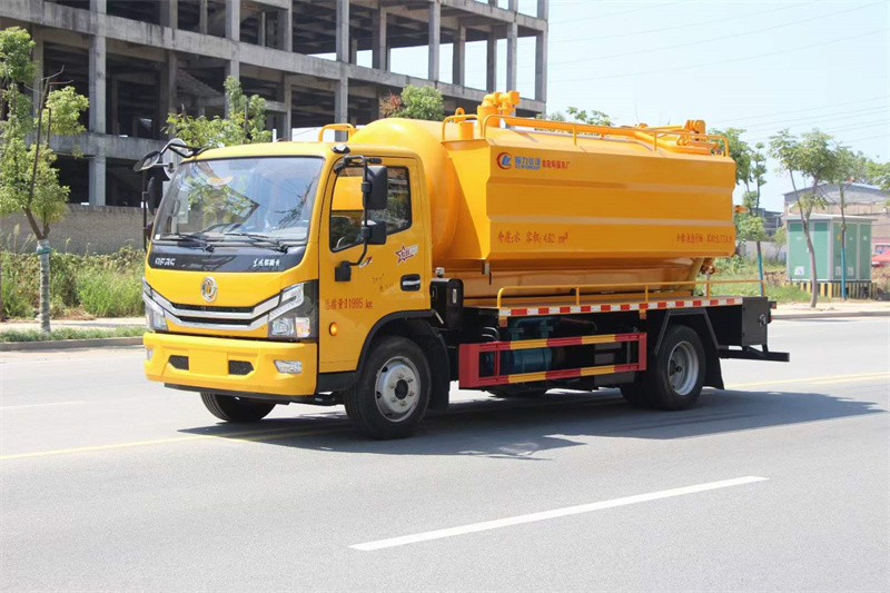 東風大多利卡5方清洗吸污車