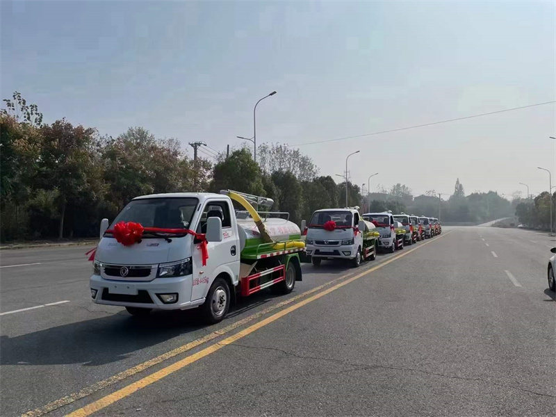 東風途逸小藍牌吸糞車，遠赴山東，為改善環境，再次出發