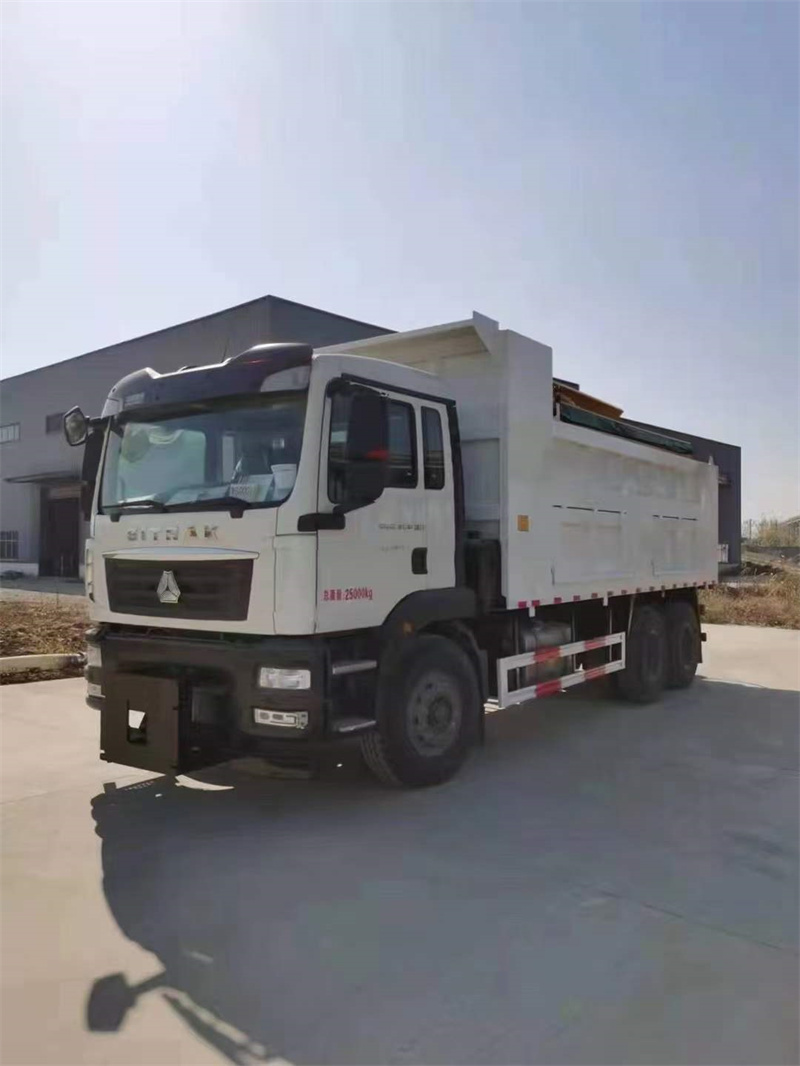 國(guó)六重汽汕德卡后雙橋除雪車