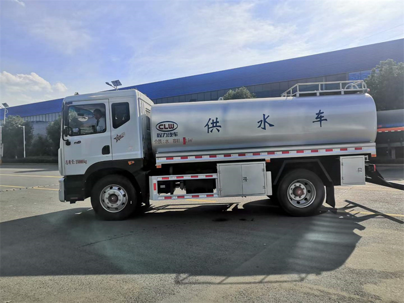 專業生產不銹鋼運水車、供水車、奶罐車等
