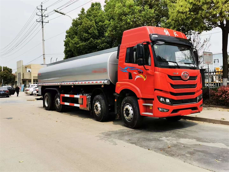 減水劑運(yùn)輸車與普通供液車有什么區(qū)別