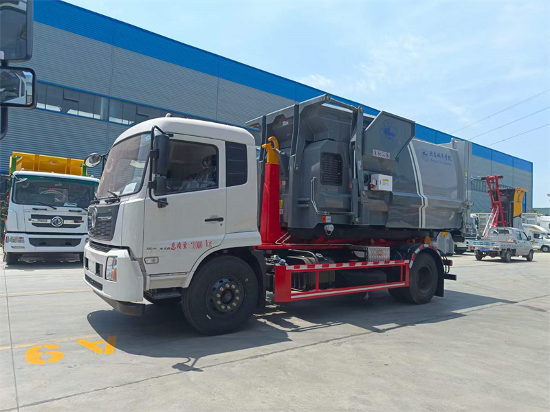 東風天錦鉤臂垃圾車配12方移動垃圾站