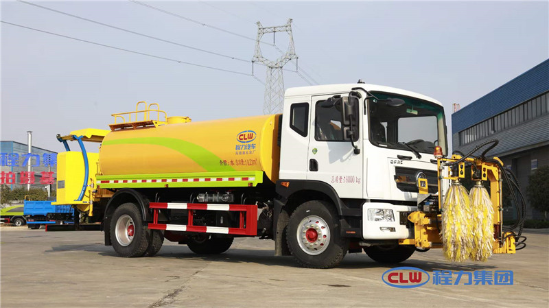 防撞車、護(hù)欄清洗車、灑水車三合一